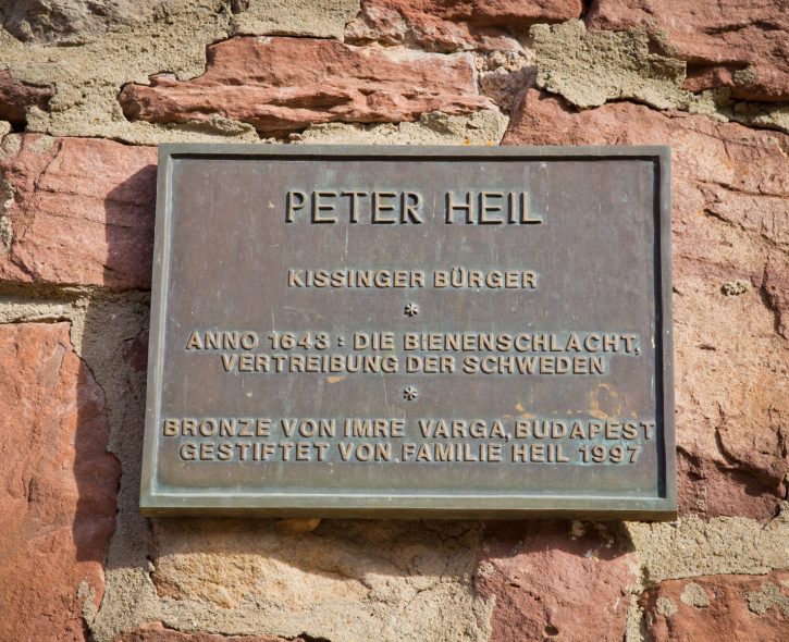 Stadtmauer Bad Kissingen mit Peter Heil Statue
